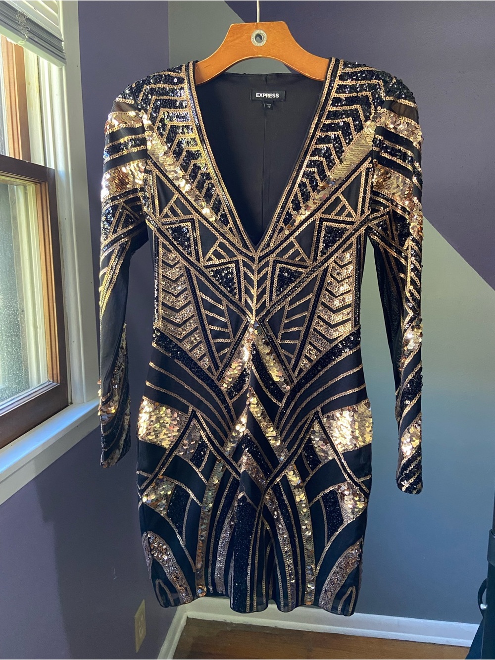 Express Black & Gold Sequined V-Neck Long Sleeve Cocktail Dress